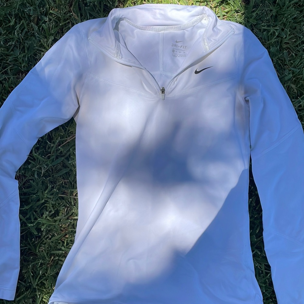 White Nike fitted dry fit sweater !
